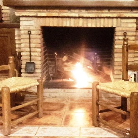 Casa Rural Pena Falcon Torrejon el Rubio Luaran gambar