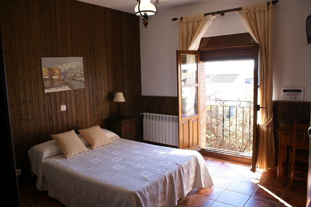 Casa Rural Pena Falcon Torrejon el Rubio Luaran gambar