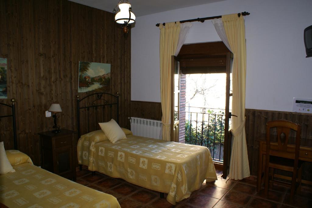 Casa Rural Pena Falcon Guest House Torrejon el Rubio Luaran gambar