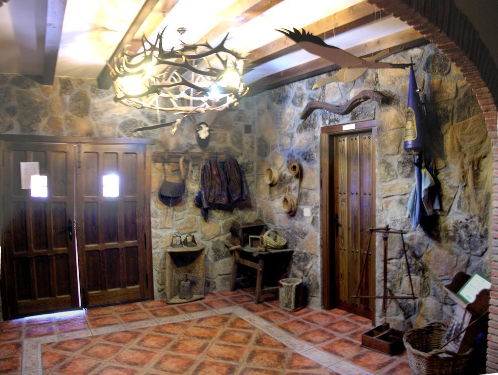 Casa Rural Pena Falcon Torrejon el Rubio Luaran gambar