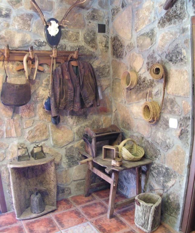 Casa Rural Pena Falcon Torrejon el Rubio Luaran gambar