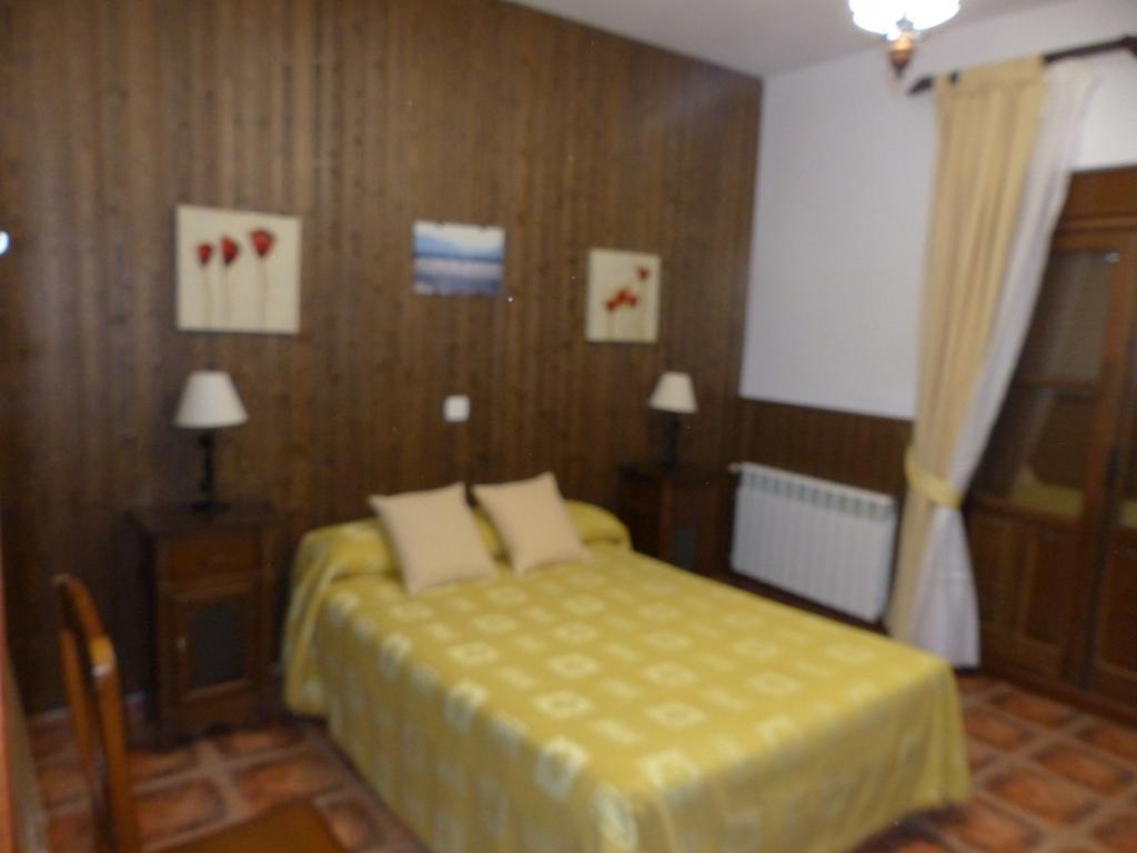 Casa Rural Pena Falcon Guest House Torrejon el Rubio Luaran gambar