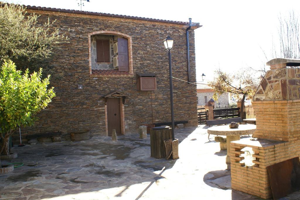 Casa Rural Pena Falcon Guest House Torrejon el Rubio Luaran gambar