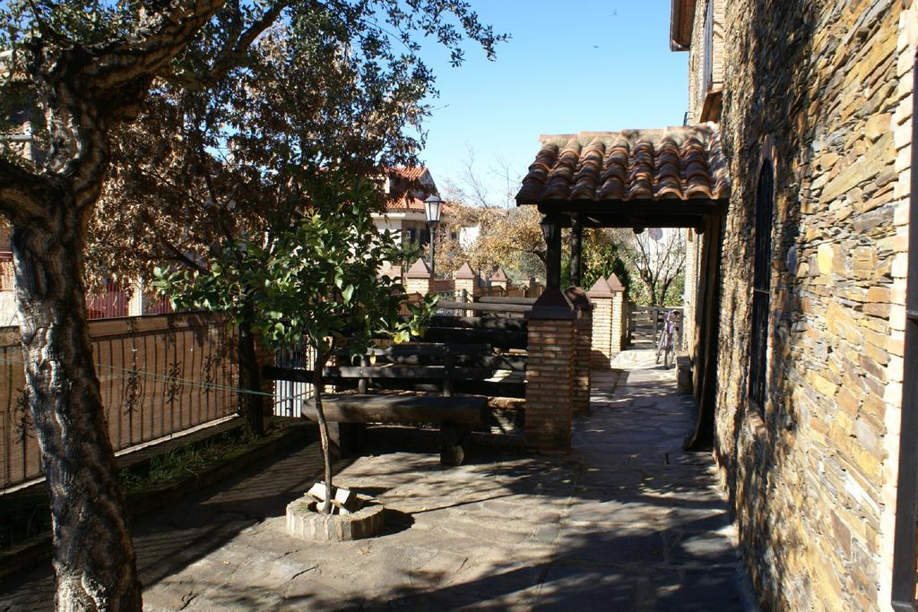 Casa Rural Pena Falcon Torrejon el Rubio Luaran gambar