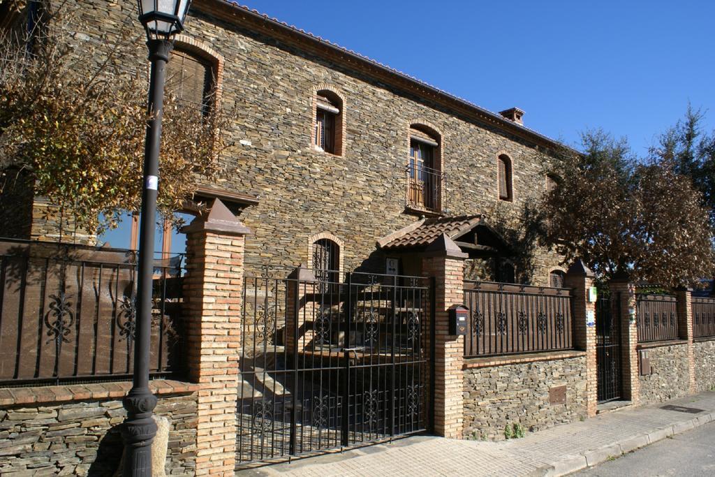 Casa Rural Pena Falcon Guest House Torrejon el Rubio Luaran gambar