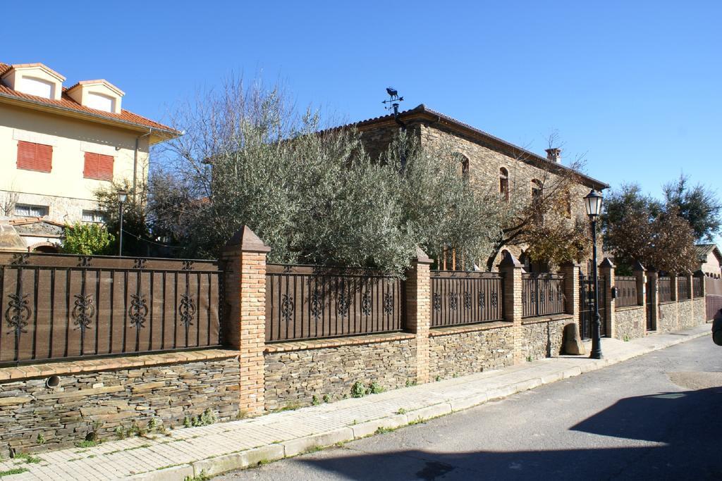 Casa Rural Pena Falcon Guest House Torrejon el Rubio Luaran gambar