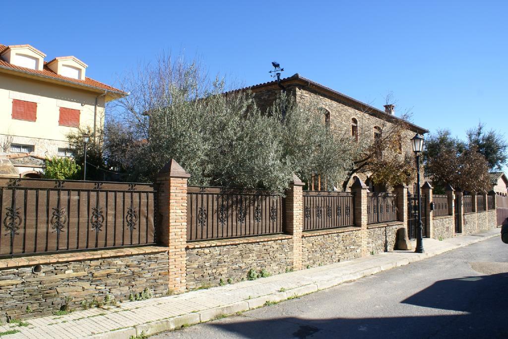 Casa Rural Pena Falcon Torrejon el Rubio Luaran gambar