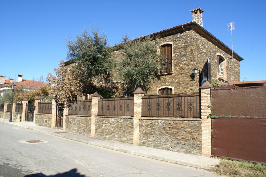 Casa Rural Pena Falcon Torrejon el Rubio Luaran gambar