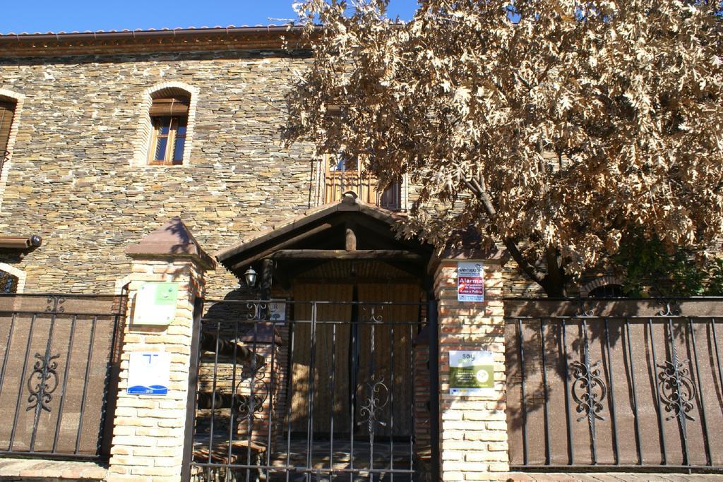Casa Rural Pena Falcon Torrejon el Rubio Luaran gambar
