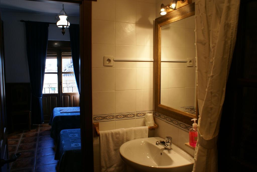 Casa Rural Pena Falcon Torrejon el Rubio Luaran gambar