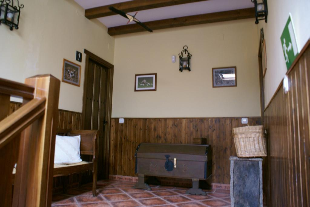 Casa Rural Pena Falcon Guest House Torrejon el Rubio Luaran gambar