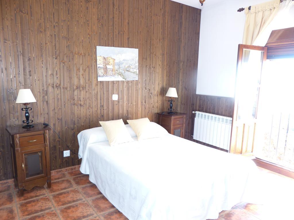 Casa Rural Pena Falcon Guest House Torrejon el Rubio Bilik gambar