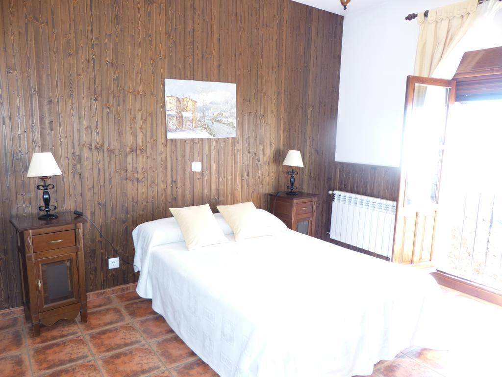 Casa Rural Pena Falcon Torrejon el Rubio Bilik gambar