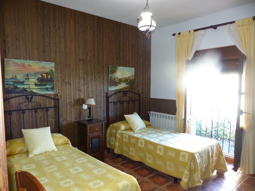 Casa Rural Pena Falcon Guest House Torrejon el Rubio Luaran gambar