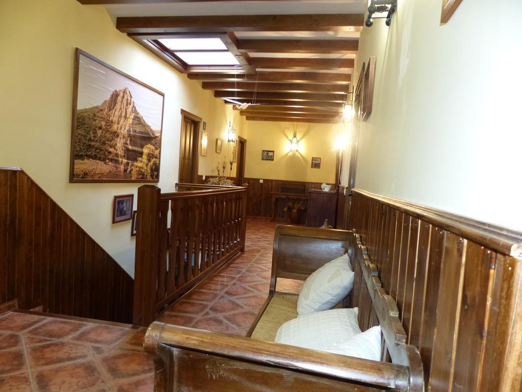 Casa Rural Pena Falcon Guest House Torrejon el Rubio Luaran gambar