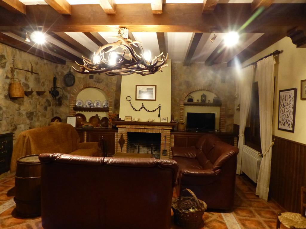 Casa Rural Pena Falcon Guest House Torrejon el Rubio Luaran gambar