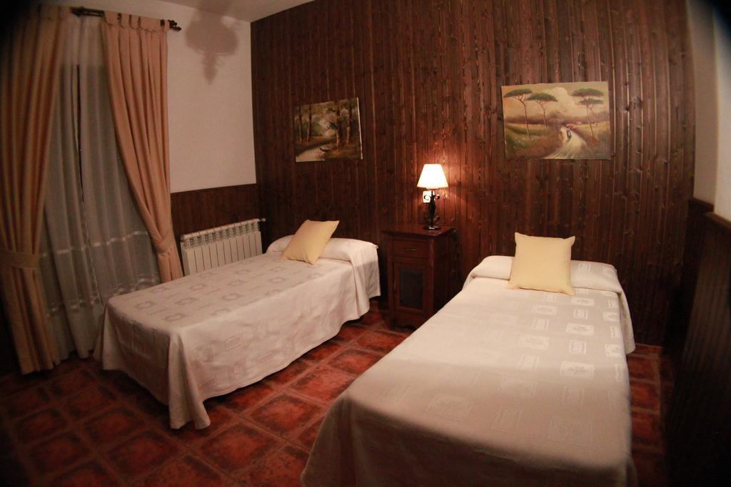 Casa Rural Pena Falcon Guest House Torrejon el Rubio Luaran gambar