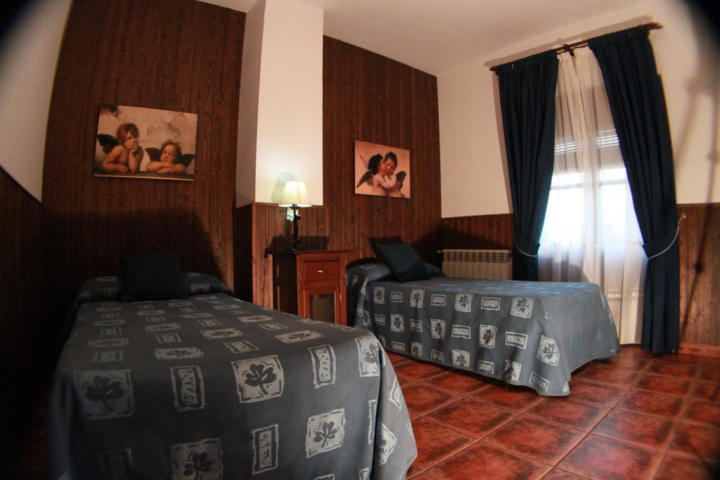 Casa Rural Pena Falcon Guest House Torrejon el Rubio Luaran gambar