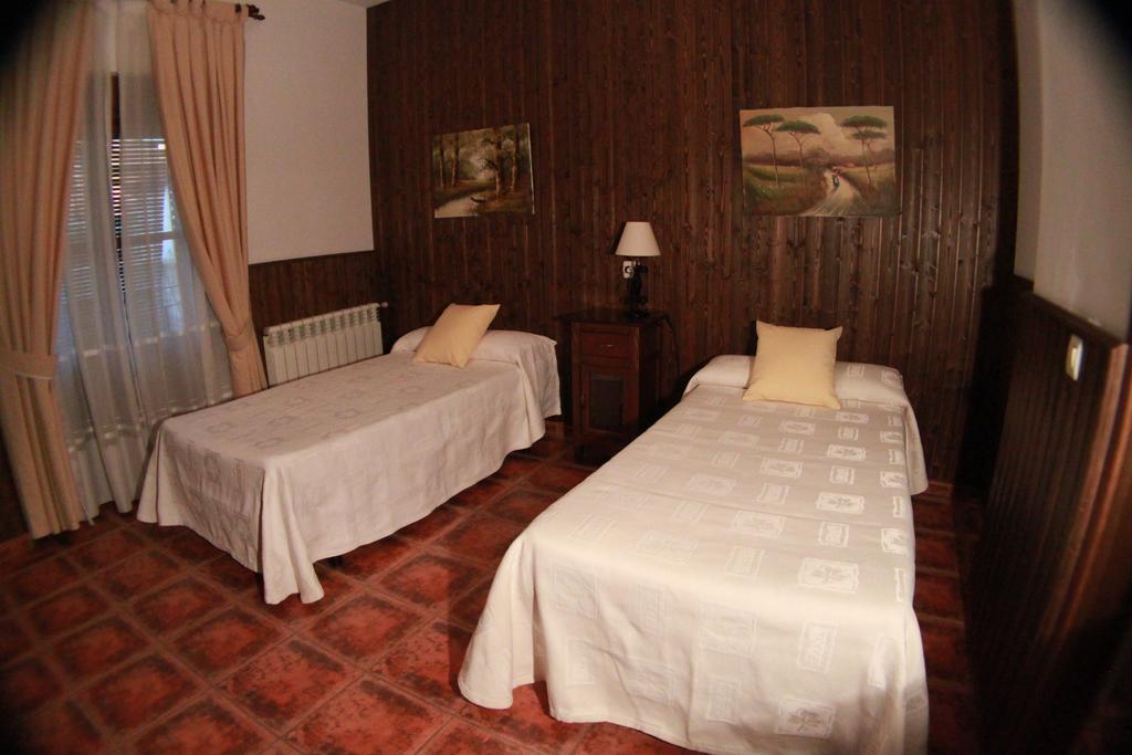 Casa Rural Pena Falcon Guest House Torrejon el Rubio Luaran gambar