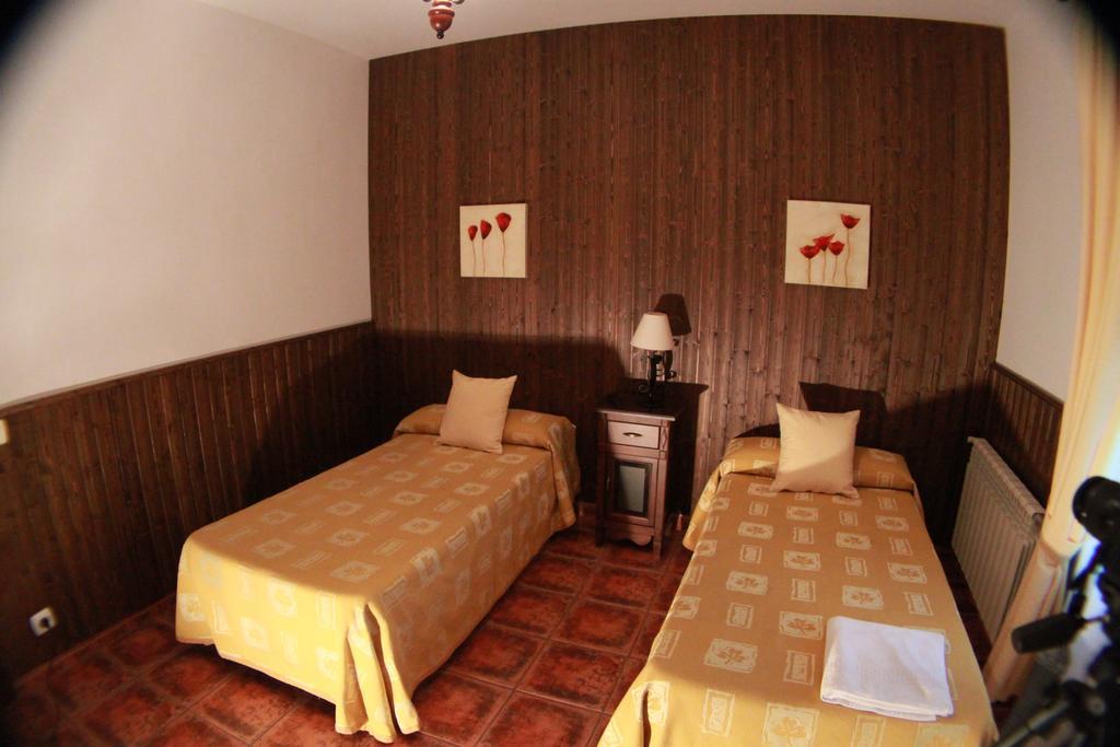 Casa Rural Pena Falcon Guest House Torrejon el Rubio Luaran gambar