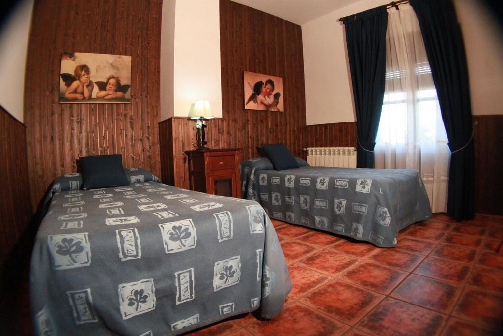 Casa Rural Pena Falcon Guest House Torrejon el Rubio Luaran gambar