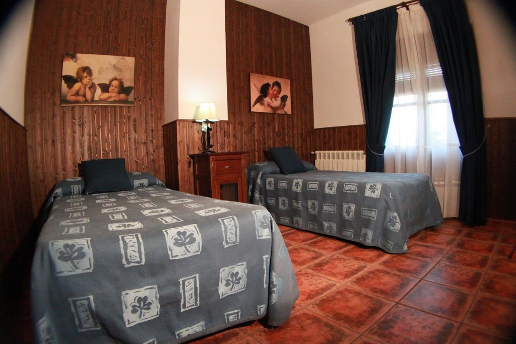 Casa Rural Pena Falcon Torrejon el Rubio Luaran gambar