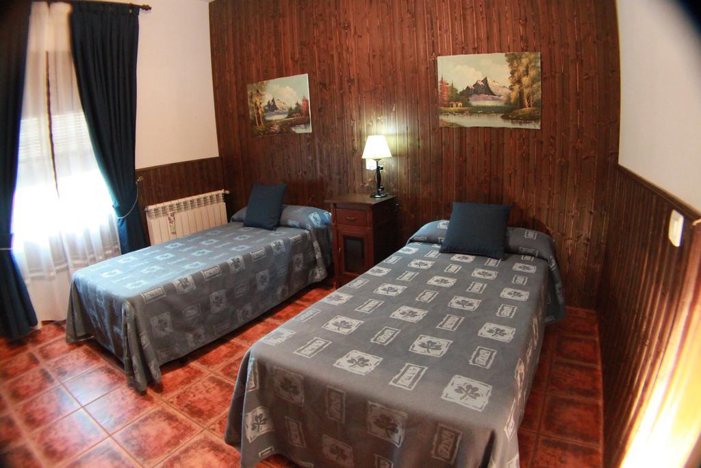 Casa Rural Pena Falcon Guest House Torrejon el Rubio Luaran gambar