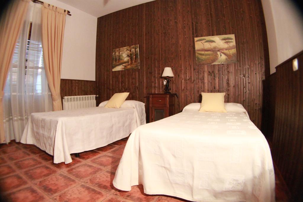 Casa Rural Pena Falcon Guest House Torrejon el Rubio Luaran gambar