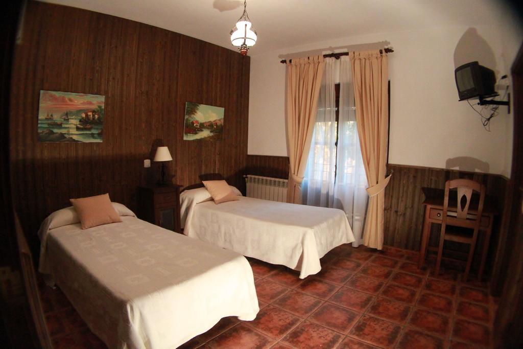 Casa Rural Pena Falcon Guest House Torrejon el Rubio Luaran gambar