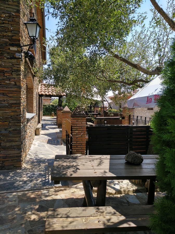 Casa Rural Pena Falcon Torrejon el Rubio Luaran gambar